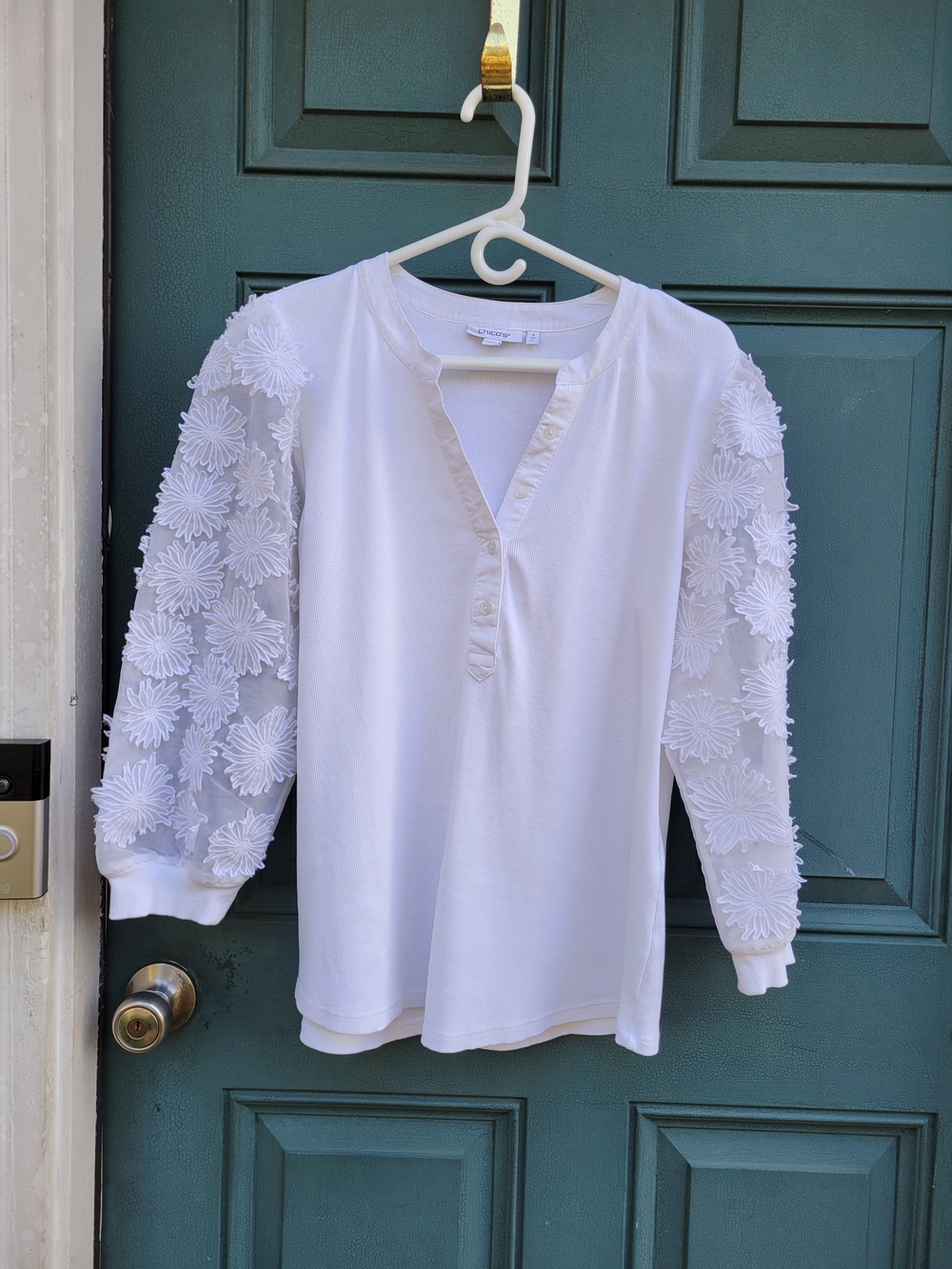 Chico's Women's Size 2 (L) White Ribbed Henley Top 3D Floral Applique Sleeves